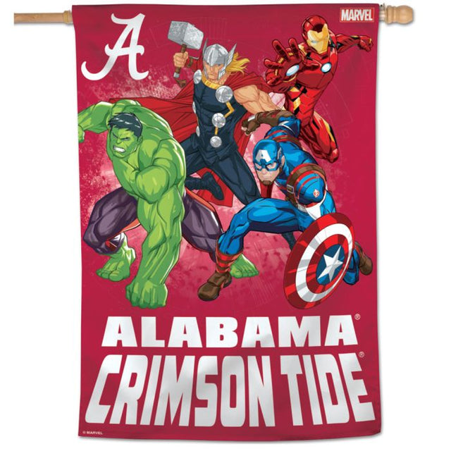 Bandera vertical Alabama Crimson Tide/Marvel (c) 2021 MARVEL de 28" x 40"