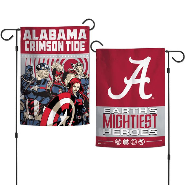 Alabama Crimson Tide / Marvel (c) 2021 Banderas de jardín MARVEL de 2 lados, 12,5" x 18"