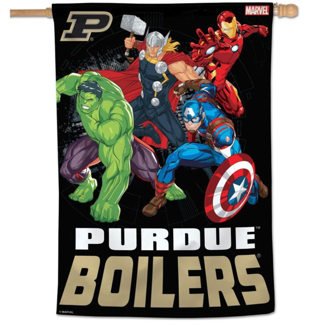 Bandera vertical de Purdue Boilermakers/Marvel (c) 2021 MARVEL de 28" x 40"