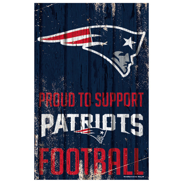 Letrero de madera de 11 x 17 de los New England Patriots. Orgullosos de apoyar el diseño