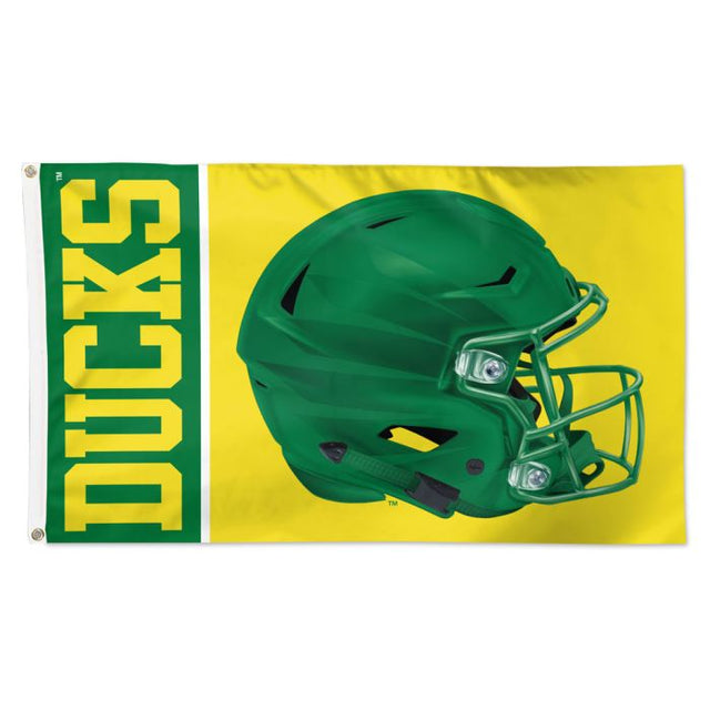 Bandera con CASCO de los Oregon Ducks - Deluxe 3' X 5'