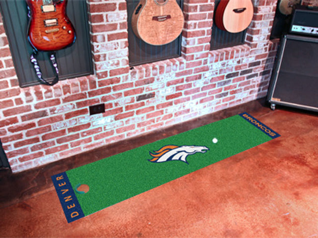 Alfombra verde para putting de los Denver Broncos