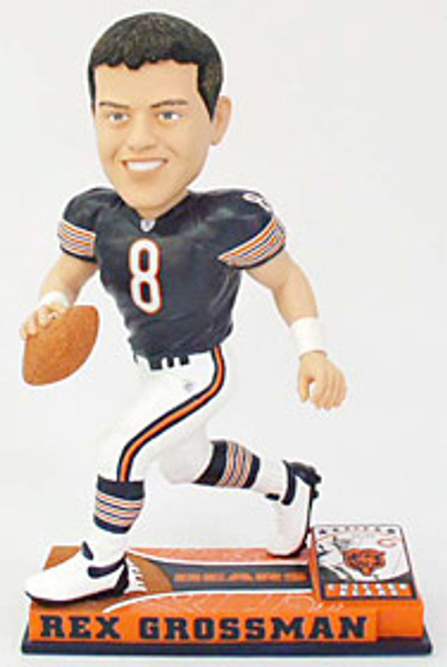 Figura Bobblehead de los Chicago Bears de Rex Grossman Forever Collectibles en el campo CO