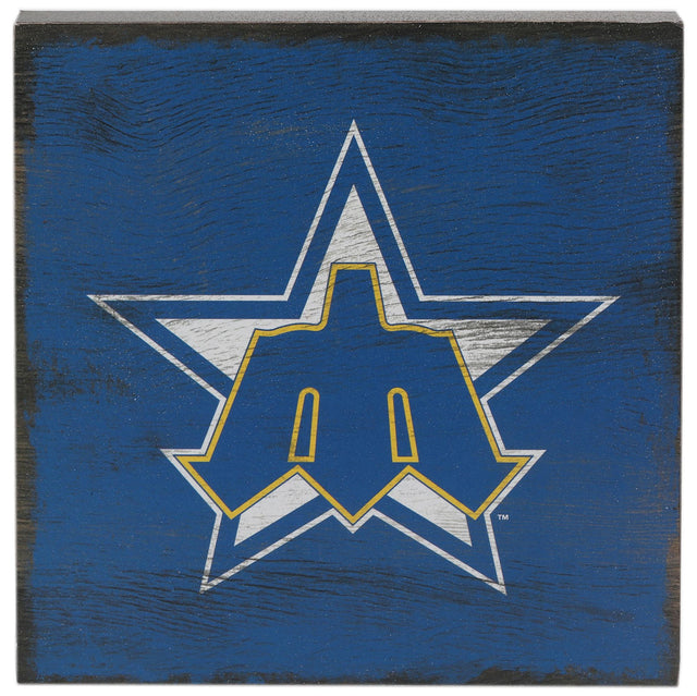 Decoración de pared con el logotipo de los Marineros de Seattle en un bloque de madera