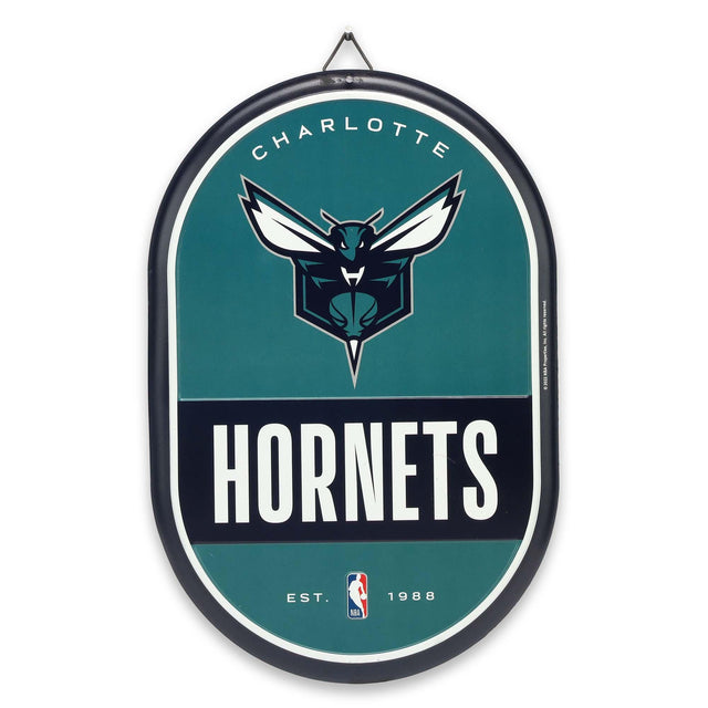 Letrero metálico ovalado con el espíritu de equipo de los Charlotte Hornets