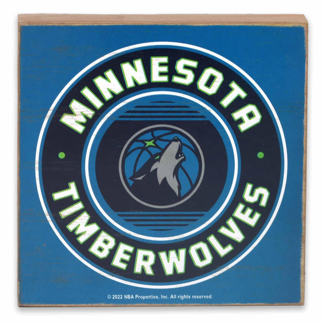Decoración de pared de madera oscura con el logotipo de Minnesota Timberwolves