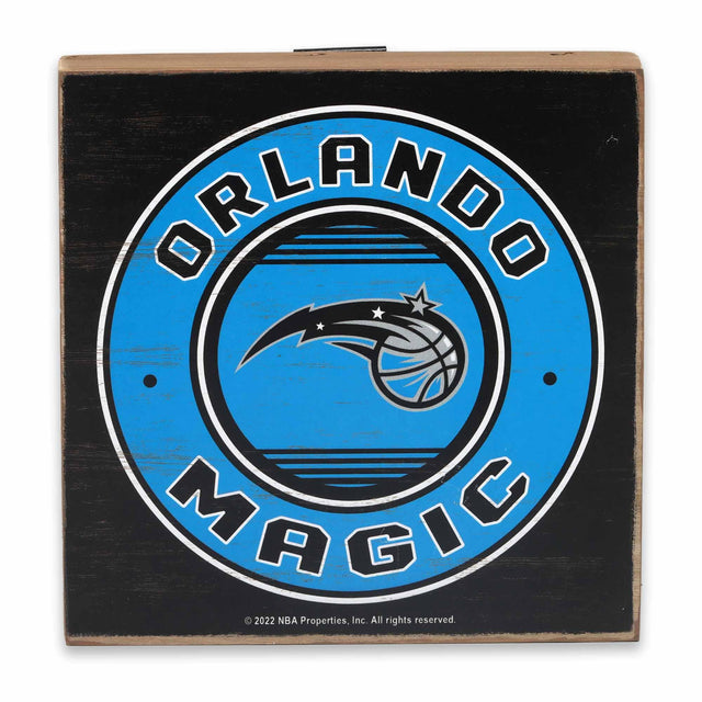 Decoración de pared de madera oscura con el logotipo de Orlando Magic