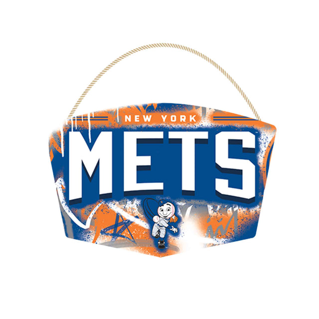 Grafiti de los Mets de Nueva York colgado en la madera