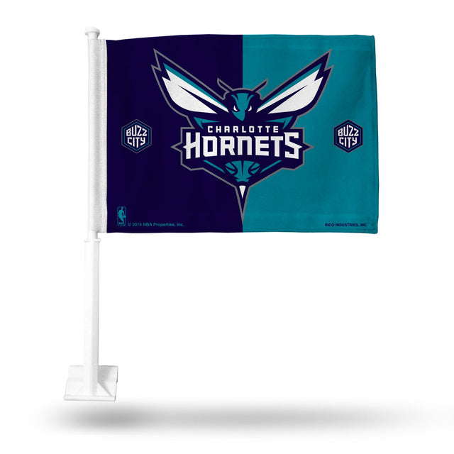 Auto con la bandera de los Charlotte Hornets