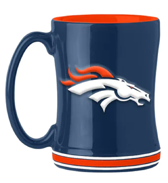 Taza de café de los Denver Broncos de 14 oz con relieve esculpido en color del equipo