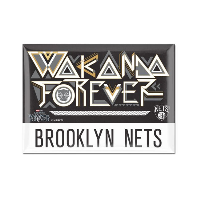 Imán de metal de Marvel de 2,5" x 3,5" de los Brooklyn Nets/Marvel (C) 2022