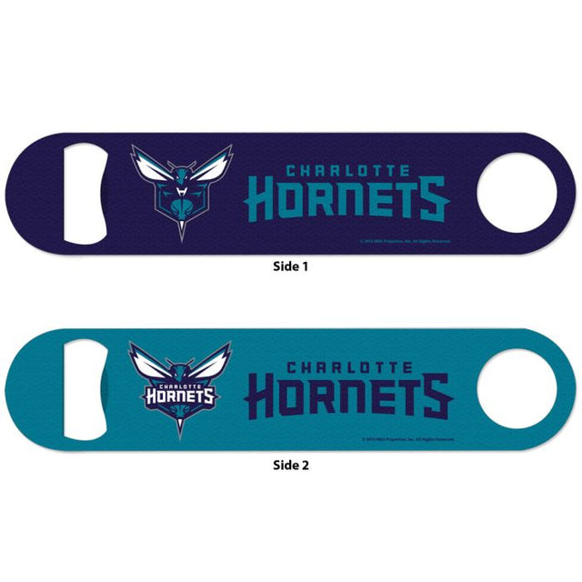 Abridor de botellas de metal de dos caras de los Charlotte Hornets