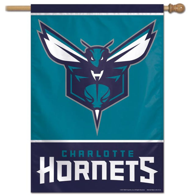 Bandera vertical de los Charlotte Hornets de 28" x 40"