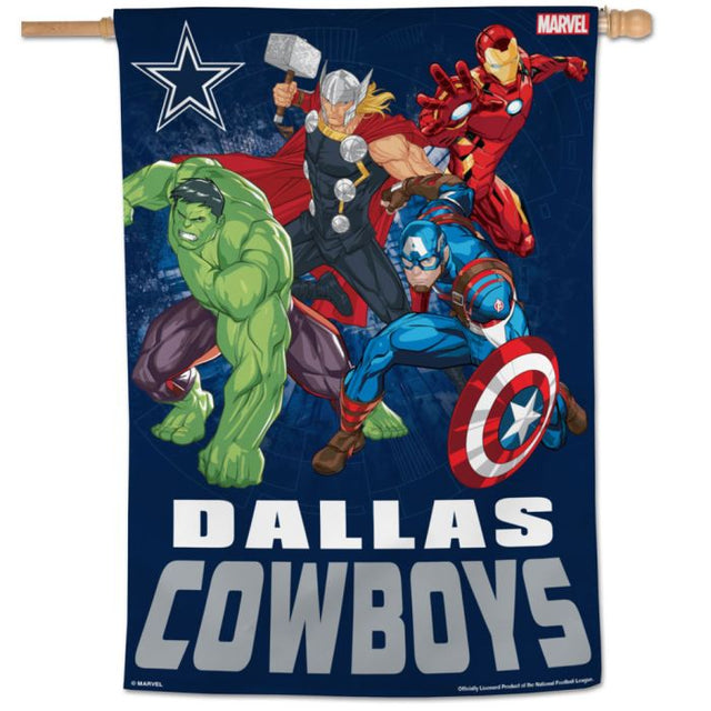 Bandera vertical de Marvel de los Dallas Cowboys/Marvel (C) 2021 de 71 x 101 cm