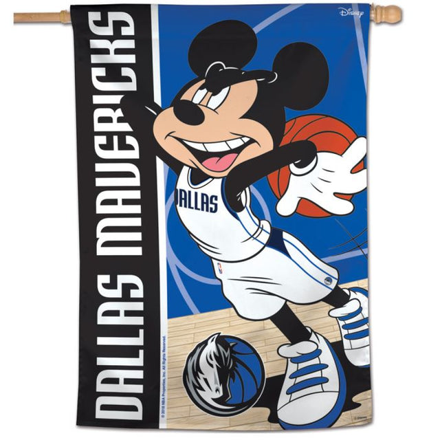 Bandera vertical de los Dallas Mavericks/Disney de 28" x 40"