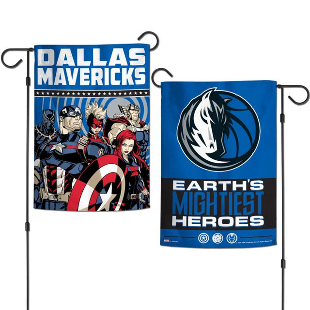 Banderas de jardín de los Dallas Mavericks/Marvel (c) 2021 MARVEL, 2 caras, 12,5" x 18"