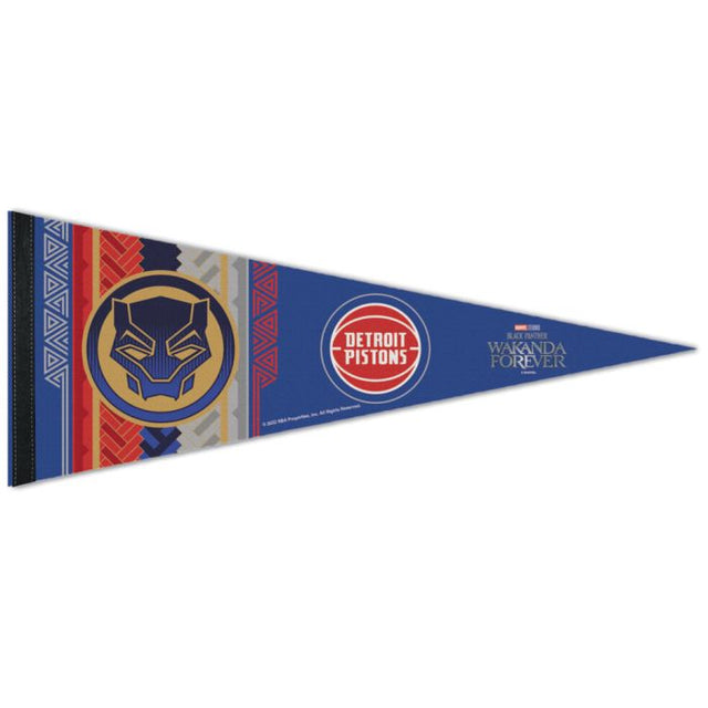 Banderín premium de MARVEL de Detroit Pistons/Marvel (C) 2022 de 12" x 30"