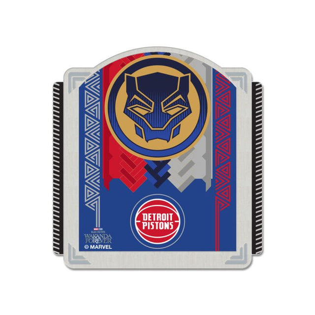 Tarjeta de joyería con pin coleccionable de MARVEL de Detroit Pistons/Marvel (c) 2022