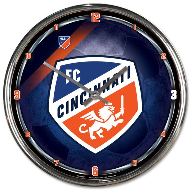 Reloj cromado con el balón de fútbol del FC Cincinnati