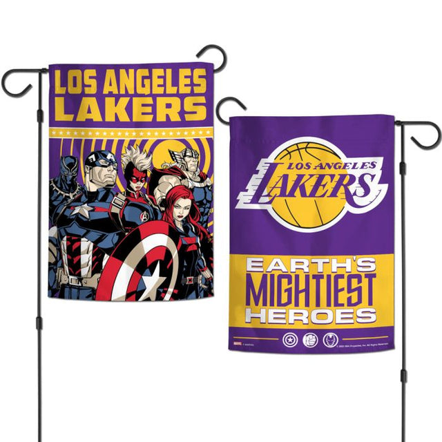 Banderas de jardín de Los Angeles Lakers/Marvel (c) 2021 MARVEL, 2 caras, 12,5" x 18"