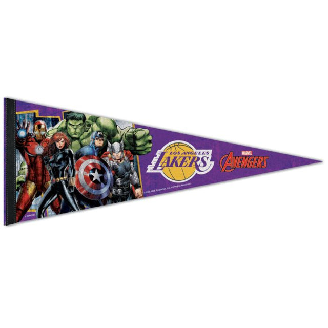 Banderín premium de Los Angeles Lakers/Marvel (c) 2021 de MARVEL de 12" x 30"