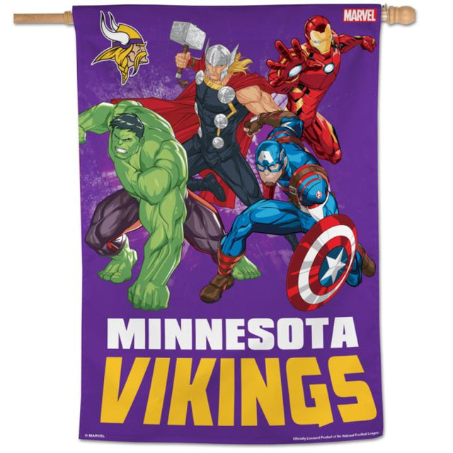 Minnesota Vikings / Marvel (C) Bandera vertical Marvel 2021 de 28" x 40"
