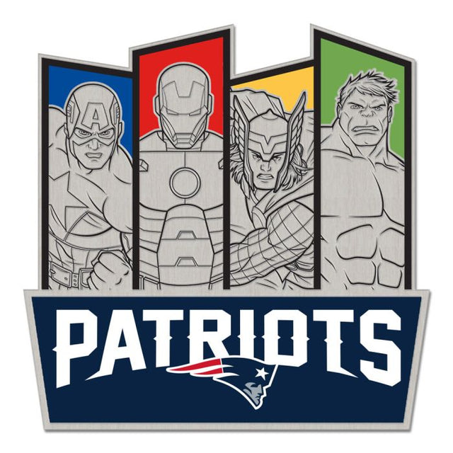 Tarjeta de joyería con pin de colección de Marvel de los New England Patriots/Marvel (C) 2021