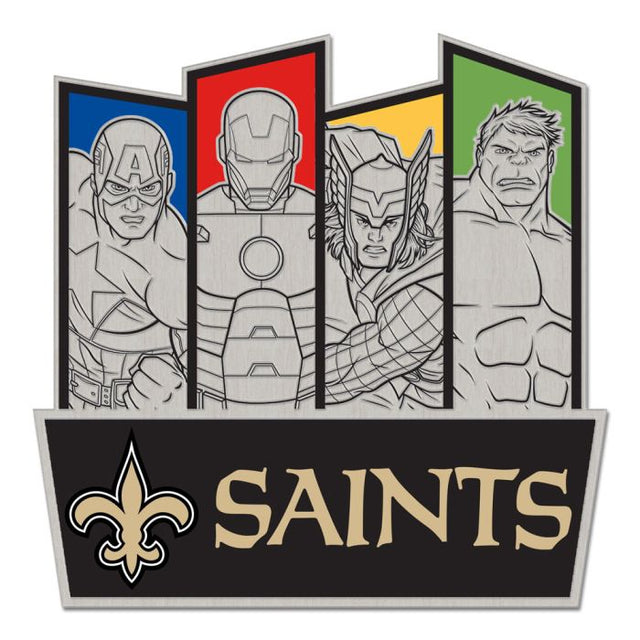 Tarjeta de joyería con pin de colección de Marvel de los New Orleans Saints/Marvel (C) 2021