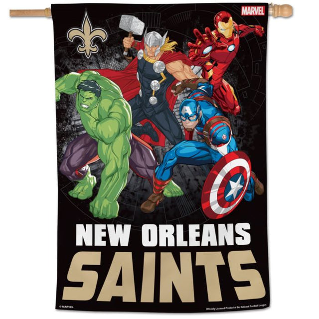 Bandera vertical de Marvel de los New Orleans Saints/Marvel (C) 2022 de 71 x 101 cm