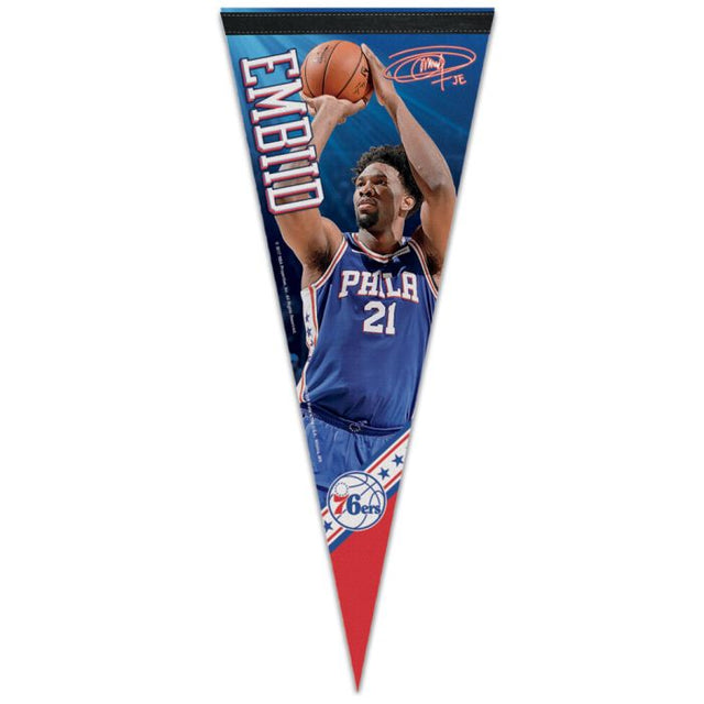 Banderín premium de los Philadelphia 76ers de 12" x 30" de Joel Embiid