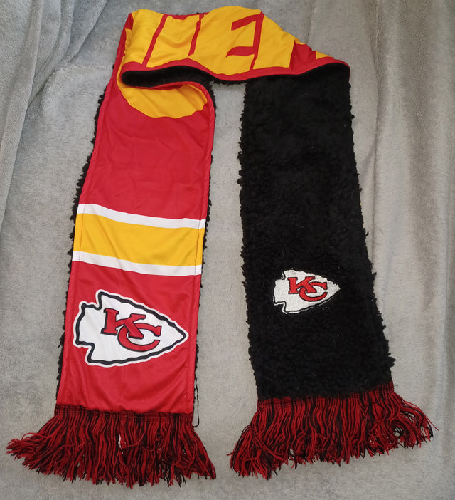 Bufanda de sherpa con estampado de la marca de los Kansas City Chiefs