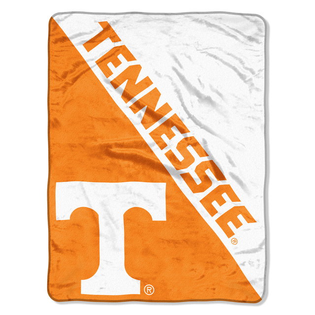 Manta de los Tennessee Volunteers de 46 x 60, diseño de microraschel en semitono enrollada