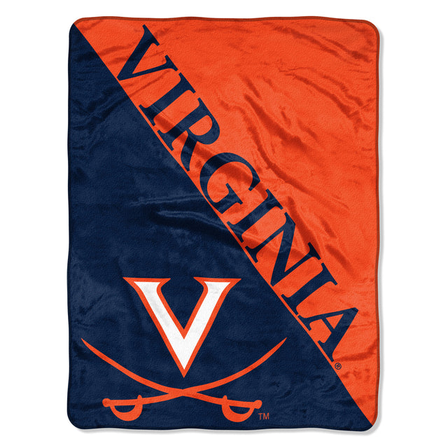 Manta de los Virginia Cavaliers de 46 x 60, diseño de microraschel en semitono enrollada
