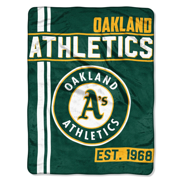 Manta de los Atléticos de Oakland de 46 x 60 pulgadas con diseño Micro Raschel Walk Off enrollada