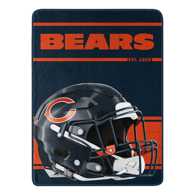 Manta de los Chicago Bears de 46 x 60 pulgadas con diseño Micro Raschel Run enrollada