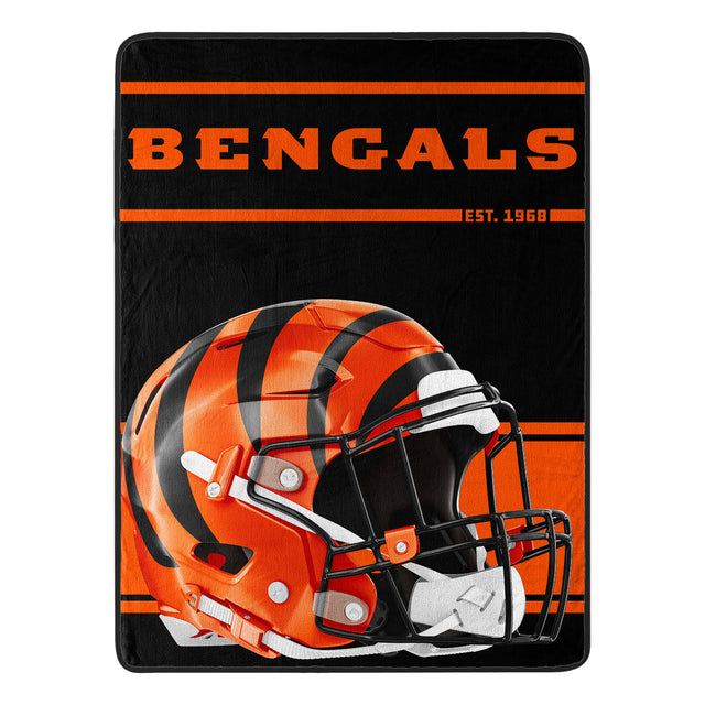 Manta de los Cincinnati Bengals de 46 x 60 pulgadas con diseño Micro Raschel Run enrollada