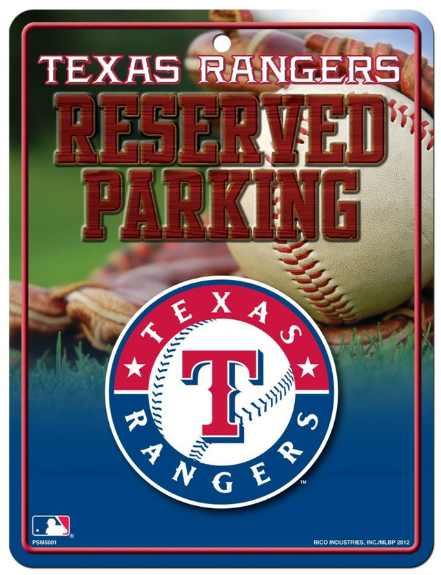 Estacionamiento de metal con letrero de los Texas Rangers