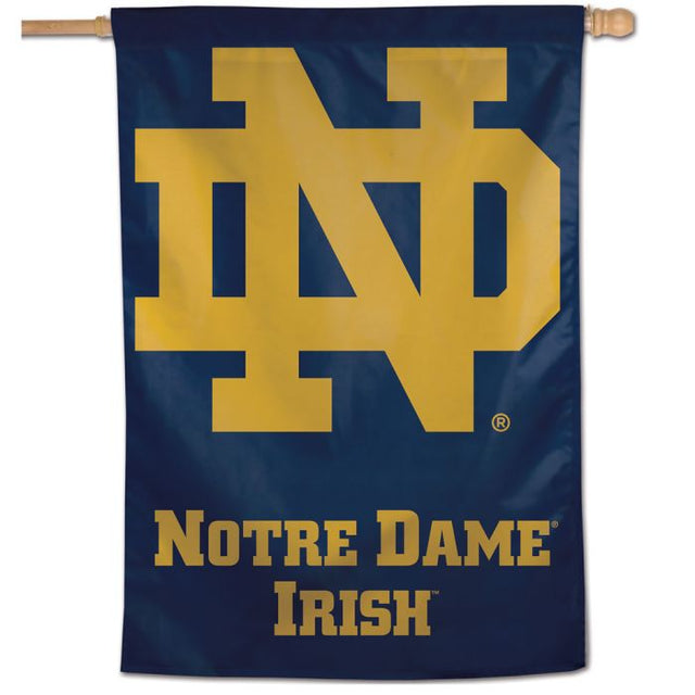 Bandera vertical con el logotipo de Notre Dame Fighting Irish de 28" x 40"