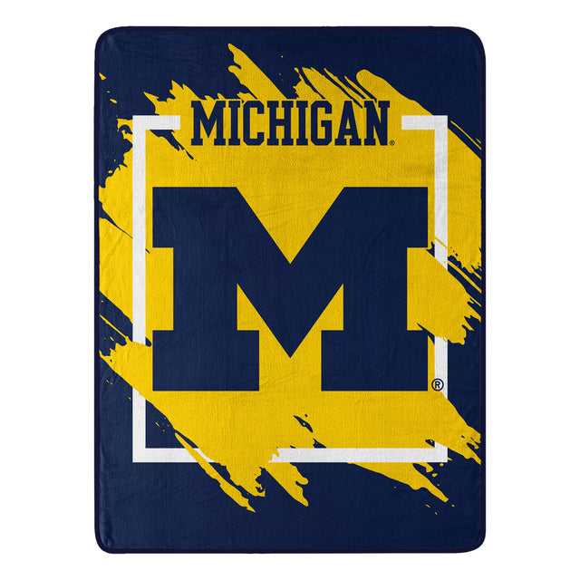 Manta Michigan Wolverines 46x60 Micro Raschel Diseño dimensional Enrollado