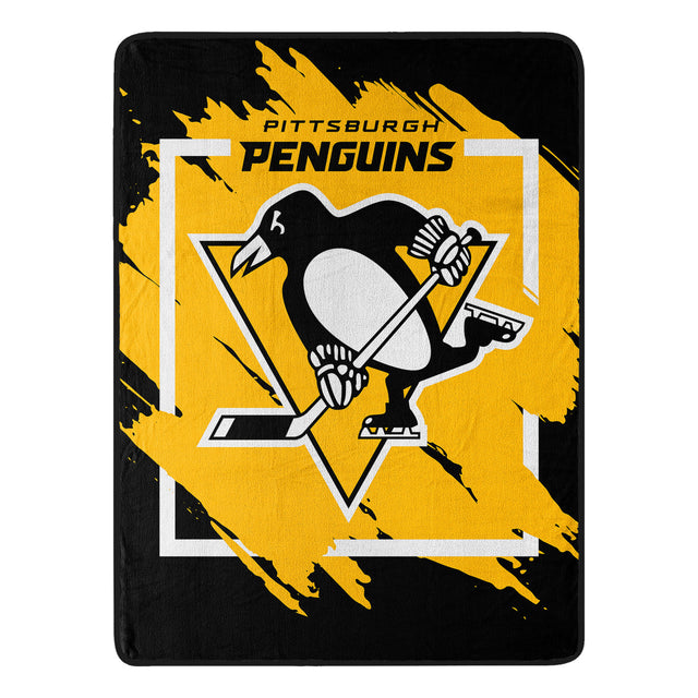 Manta de los Pittsburgh Penguins de 46 x 60, diseño dimensional Micro Raschel, enrollada