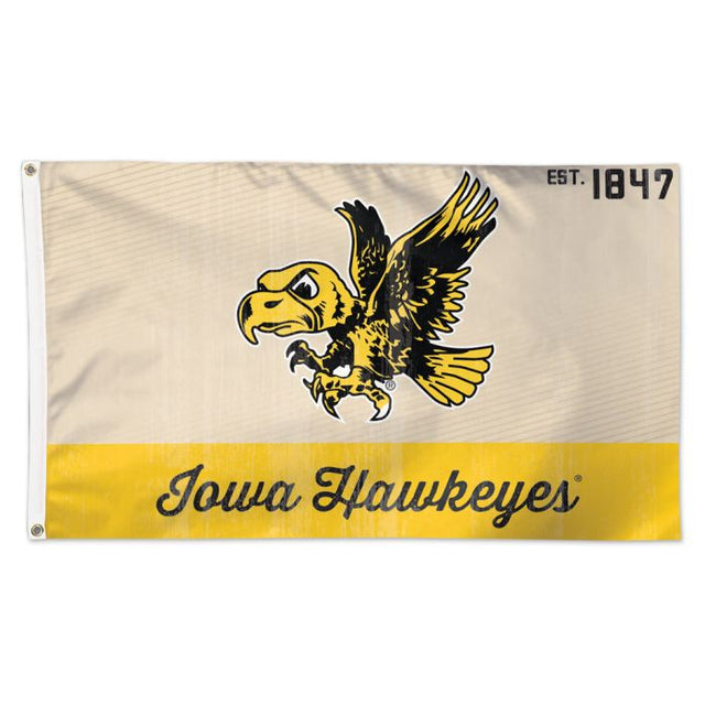 Iowa Hawkeyes / Vintage Collegiate Flag - Deluxe 3' X 5'