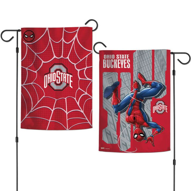 Ohio State Buckeyes / Marvel (C) 2021 Banderas de jardín Marvel de 2 lados 12,5" x 18"