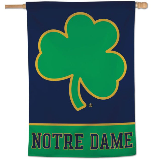 Bandera vertical de Notre Dame Fighting Irish de 28" x 40"