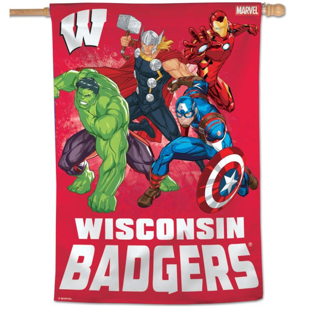 Wisconsin Badgers / Marvel (c) Bandera vertical MARVEL 2021 de 28" x 40"