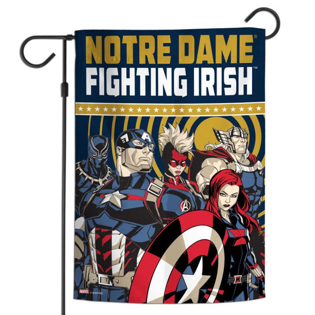 Bandera de jardín de Marvel de Notre Dame Fighting Irish/Marvel (C) 2021 de 30 x 45 cm