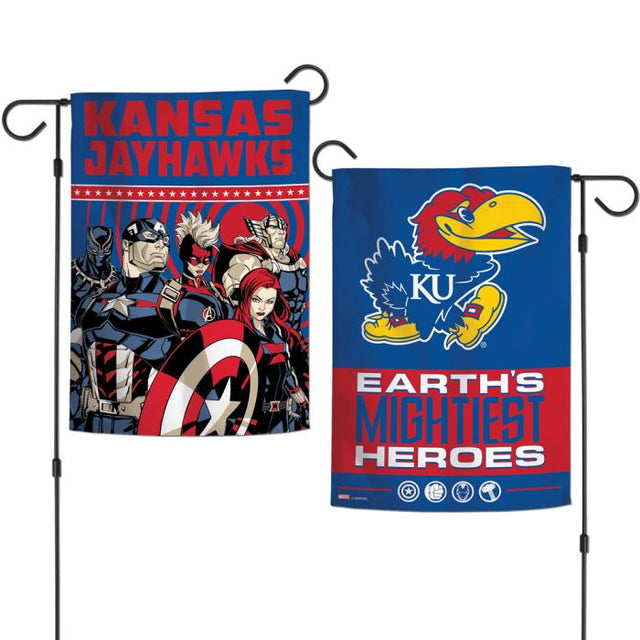 Banderas de jardín de Marvel de Kansas Jayhawks/Marvel (c) 2021, de 2 lados, 12,5" x 18"