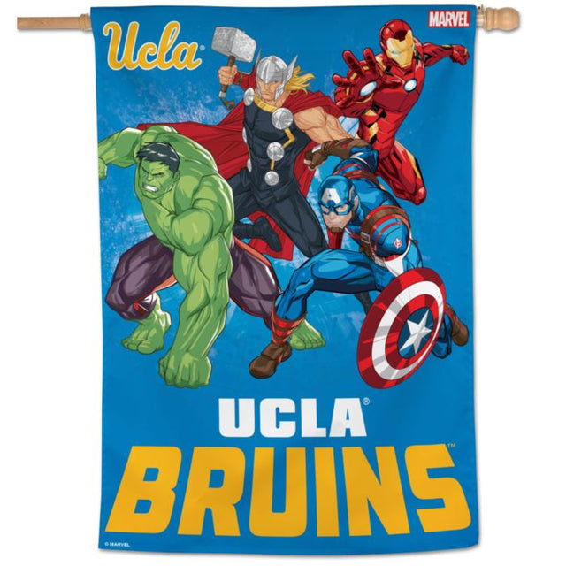 Bandera vertical de Marvel de UCLA Bruins/Marvel (C) 2021 de 28" x 40"