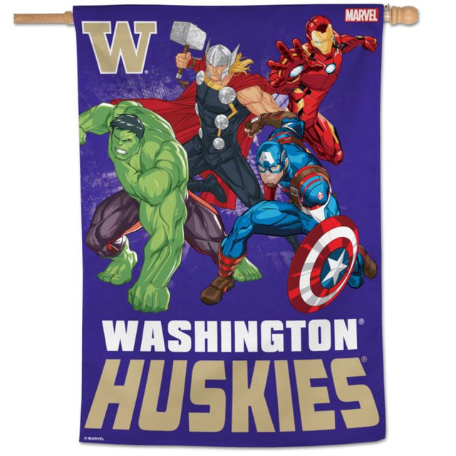 Washington Huskies / Marvel (C) Bandera vertical Marvel 2021 de 28" x 40"