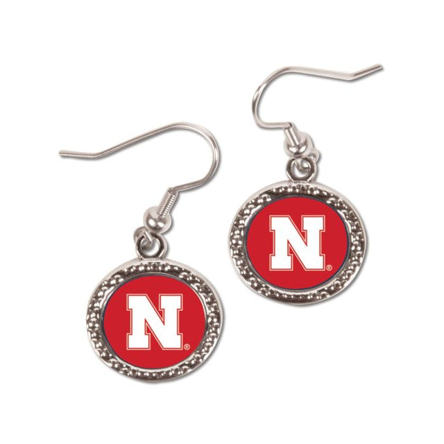 Pendientes de joyería de los Nebraska Cornhuskers en forma de tarjeta redonda