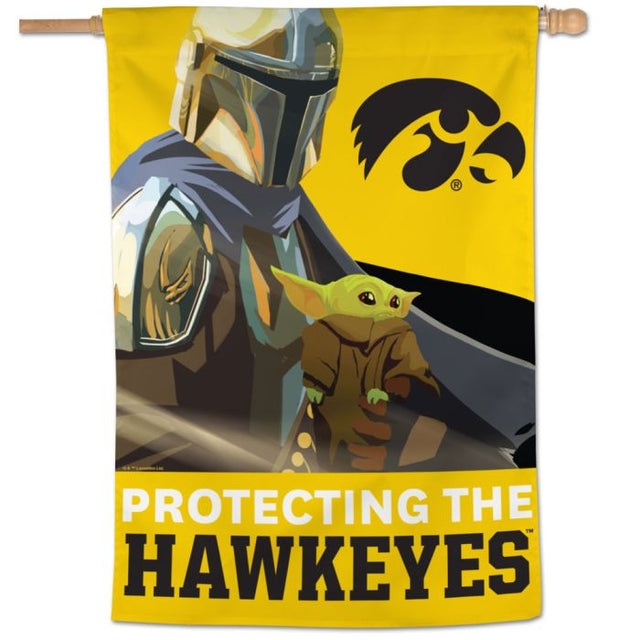 Bandera vertical de Iowa Hawkeyes / Star Wars MANDALORIAN de 28" x 40"